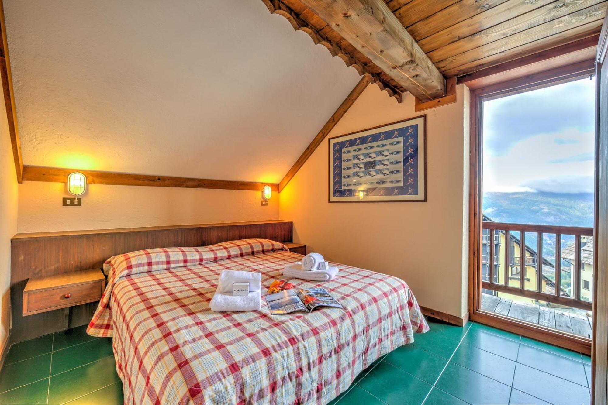 Grange Hike & Ski Sestriere Apartments Pokoj fotografie